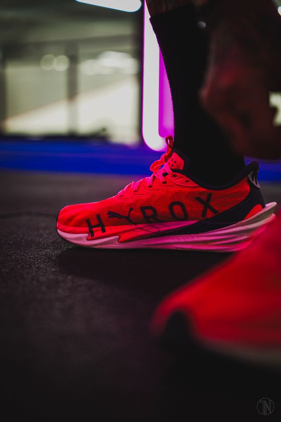 Chaussures de course HYROX sur la piste